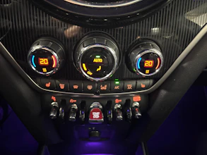 https://vehicle.imgix.net/4487077/f62b1a67-d71a-4f2c-92da-0870f093b2a3.jpg