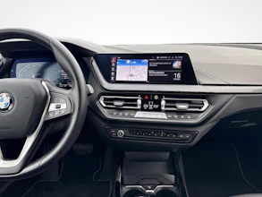 https://vehicle.imgix.net/4487103/c636d1d7-ad46-4e48-a6e8-643cb568da34.jpg