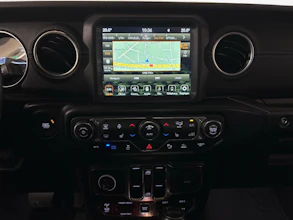 https://vehicle.imgix.net/4487110/9b99de4e-479e-4425-b78b-edaf0c01e12d.jpg