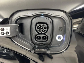 https://vehicle.imgix.net/4487118/238ab223-bc55-4be4-9779-8b73983f0f9e.jpg