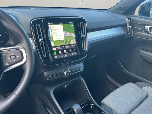VOLVO XC40 2.0 B3 MH Plus Dark .