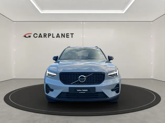 VOLVO XC40 2.0 B3 MH Plus Dark .