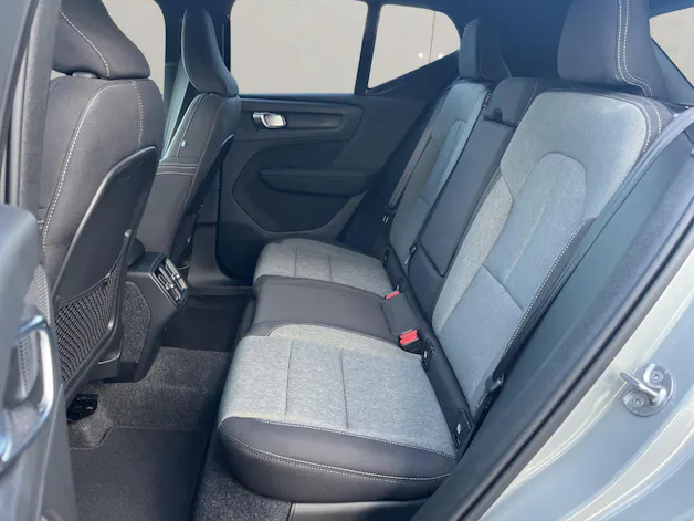 VOLVO XC40 2.0 B3 MH Plus Dark .