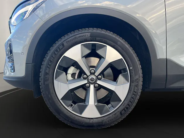 VOLVO XC40 2.0 B3 MH Plus Dark .