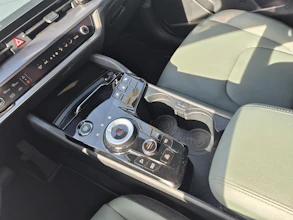 https://vehicle.imgix.net/4487351/24b526b6-5e7c-4349-85be-cc1c8eac26b2.jpg