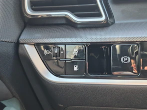 https://vehicle.imgix.net/4487351/b4a19f62-7d6f-4e14-af0e-e5909639018f.jpg