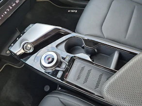 https://vehicle.imgix.net/4487363/f6deab07-f95b-4e26-b018-9b897a5fdb98.jpg