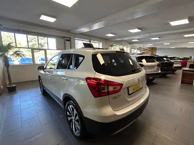 Suzuki SX4 S-Cross 1.4 T Piz Sulai Top Hybrid 4x4