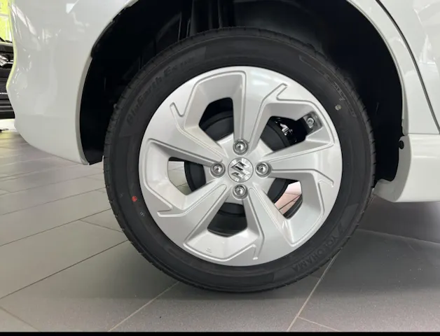 Suzuki Swift 1.2 Sakura Hybrid 4x4