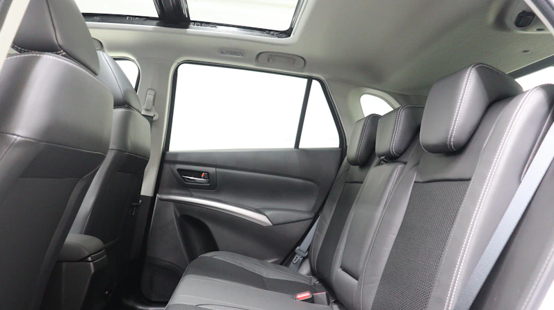 Fahrzeugbild SUZUKI S-CROSS