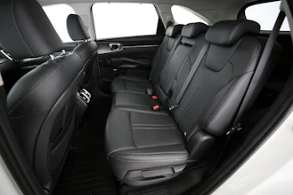 https://vehicle.imgix.net/4487821/d0d5a454-8b93-43c2-9a24-84dd224e12e4.jpg