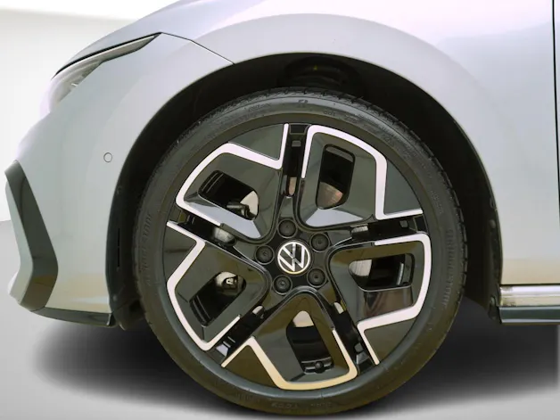 VW Golf 8.5 2.0 TSI DSG R-Line Black Style 4Motion
