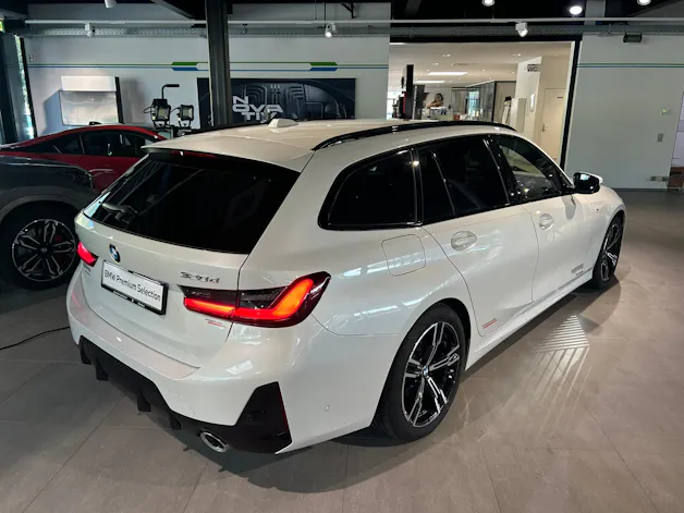 BMW 320d xDrive 48V Touring Steptronic M Sport