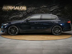 BMW 520i M Sport Steptronic *ICONIC GLOW*Sitzbelüftung*Head-Up*21"Felgen*Werksgarantie*Harman/Kardon