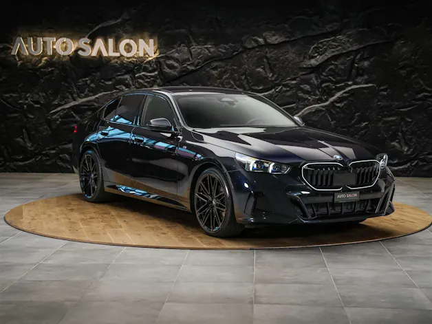 BMW 520i M Sport Steptronic *ICONIC GLOW*Sitzbelüftung*Head-Up*21"Felgen*Werksgarantie*Harman/Kardon