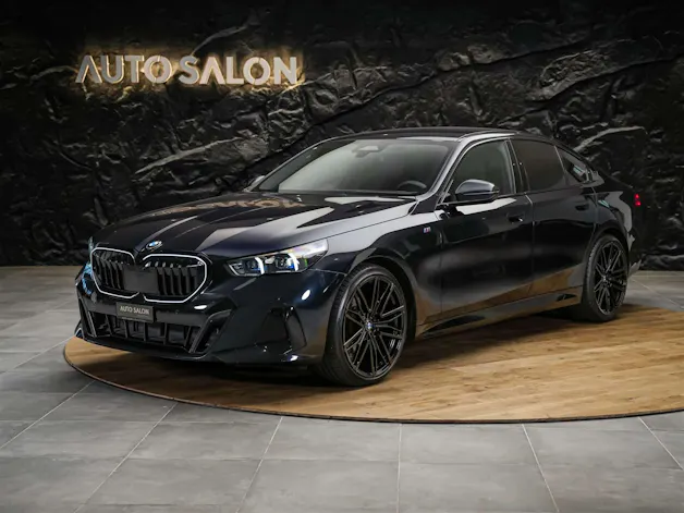 BMW 520i M Sport Steptronic *ICONIC GLOW*Sitzbelüftung*Head-Up*21"Felgen*Werksgarantie*Harman/Kardon