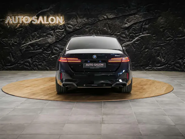 BMW 520i M Sport Steptronic *ICONIC GLOW*Sitzbelüftung*Head-Up*21"Felgen*Werksgarantie*Harman/Kardon