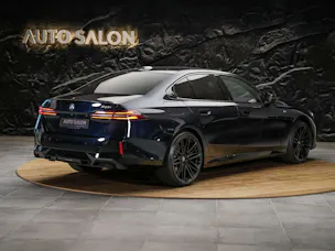 BMW 520i M Sport Steptronic *ICONIC GLOW*Sitzbelüftung*Head-Up*21"Felgen*Werksgarantie*Harman/Kardon