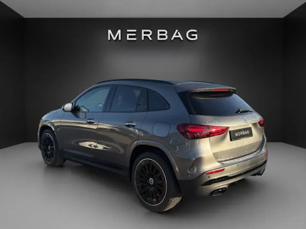 MERCEDES-BENZ GLA 200 Night Star 7G-D