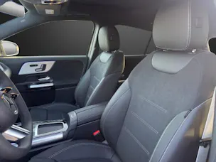 MERCEDES-BENZ GLA 200 Night Star 7G-D