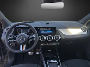 MERCEDES-BENZ GLA 200 Night Star 7G-D