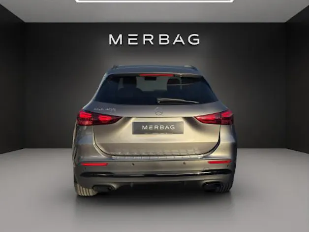 MERCEDES-BENZ GLA 200 Night Star 7G-D