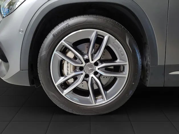 MERCEDES-BENZ GLA 35 AMG 4M
