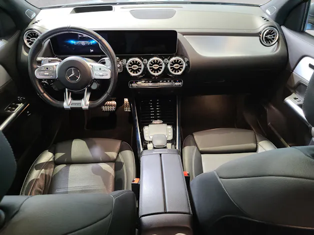MERCEDES-BENZ GLA 35 AMG 4M