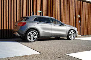 MERCEDES-BENZ GLA 250 URBAN 4MATIC 7G-DCT l 211 PS