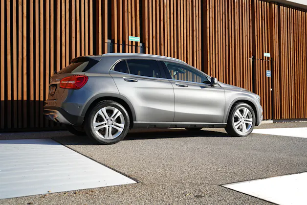 MERCEDES-BENZ GLA 250 URBAN 4MATIC 7G-DCT l 211 PS