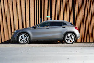 MERCEDES-BENZ GLA 250 URBAN 4MATIC 7G-DCT l 211 PS