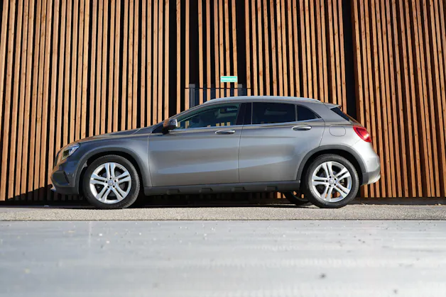 MERCEDES-BENZ GLA 250 URBAN 4MATIC 7G-DCT l 211 PS