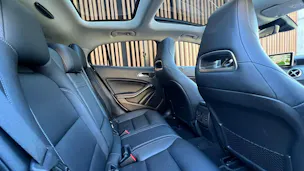 MERCEDES-BENZ GLA 250 URBAN 4MATIC 7G-DCT l 211 PS