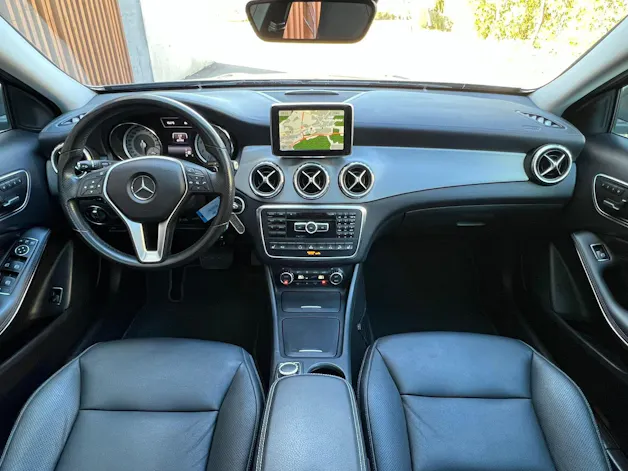 MERCEDES-BENZ GLA 250 URBAN 4MATIC 7G-DCT l 211 PS