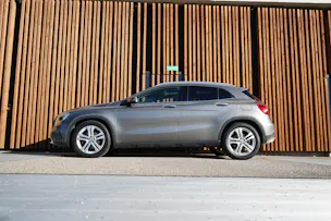 MERCEDES-BENZ GLA 250 URBAN 4MATIC 7G-DCT l 211 PS