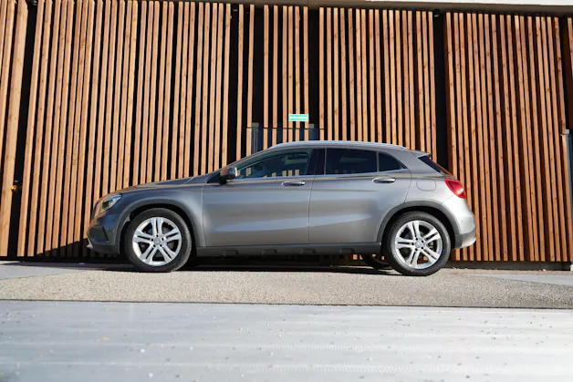MERCEDES-BENZ GLA 250 URBAN 4MATIC 7G-DCT l 211 PS