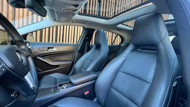 MERCEDES-BENZ GLA 250 URBAN 4MATIC 7G-DCT l 211 PS