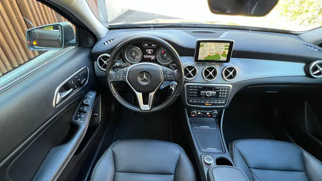 MERCEDES-BENZ GLA 250 URBAN 4MATIC 7G-DCT l 211 PS