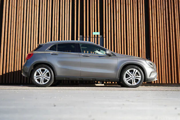 MERCEDES-BENZ GLA 250 URBAN 4MATIC 7G-DCT l 211 PS