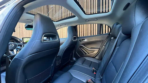 MERCEDES-BENZ GLA 250 URBAN 4MATIC 7G-DCT l 211 PS
