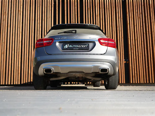 MERCEDES-BENZ GLA 250 URBAN 4MATIC 7G-DCT l 211 PS