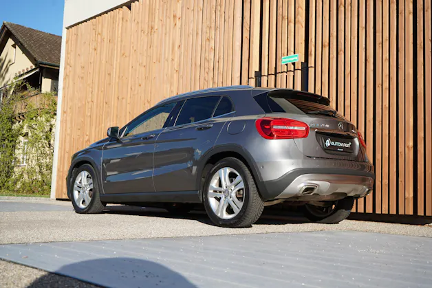 MERCEDES-BENZ GLA 250 URBAN 4MATIC 7G-DCT l 211 PS