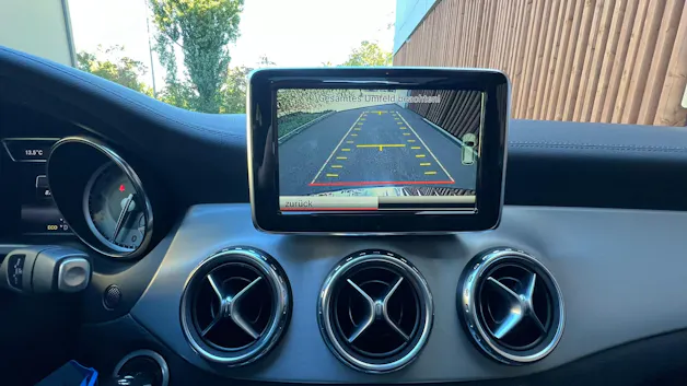 MERCEDES-BENZ GLA 250 URBAN 4MATIC 7G-DCT l 211 PS