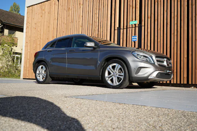 MERCEDES-BENZ GLA 250 URBAN 4MATIC 7G-DCT l 211 PS