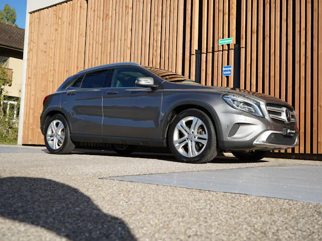 MERCEDES-BENZ GLA 250 URBAN 4MATIC 7G-DCT l 211 PS