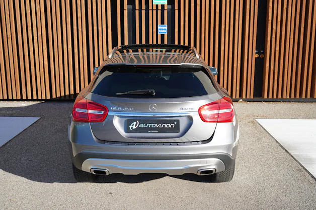MERCEDES-BENZ GLA 250 URBAN 4MATIC 7G-DCT l 211 PS
