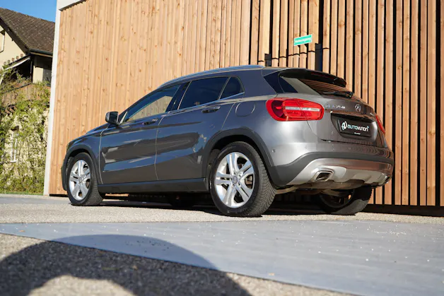 MERCEDES-BENZ GLA 250 URBAN 4MATIC 7G-DCT l 211 PS