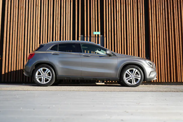 MERCEDES-BENZ GLA 250 URBAN 4MATIC 7G-DCT l 211 PS