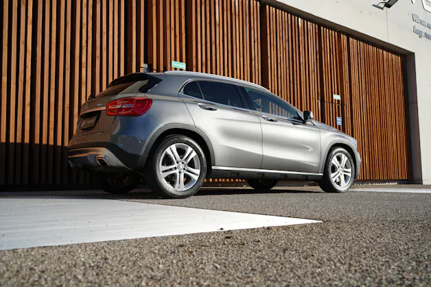 MERCEDES-BENZ GLA 250 URBAN 4MATIC 7G-DCT l 211 PS