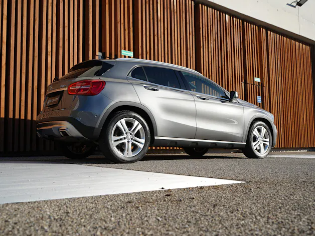 MERCEDES-BENZ GLA 250 URBAN 4MATIC 7G-DCT l 211 PS